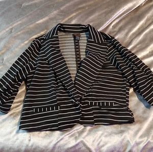 Cropped 1/2 Sleeve jacket